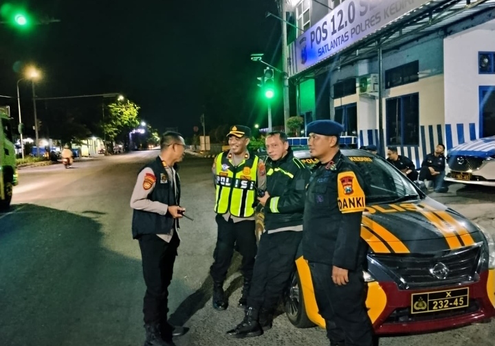 Kawal Hingga Fajar, Kabag Ops Polres Kediri Kota Pastikan Rombongan PSHT Melintas Kediri Kota Aman